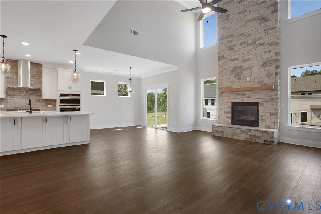 This home is TO BE BUILT. The photo represents the plan, not the actual home. Design selections may vary.