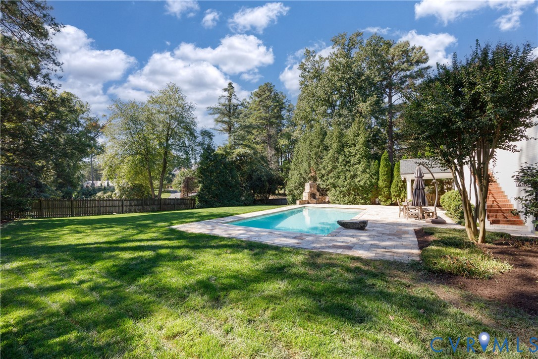 Step into the backyard and you'll forget your just minutes to restaurants, shopping an Tuckahoe Elementary.