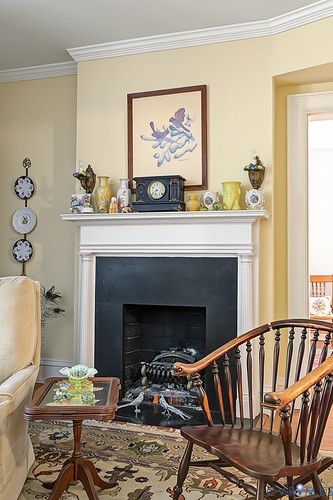 Gas fireplace .
