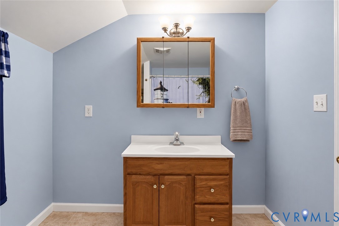 5330 C C C Road, Ruther Glen, VA 22546