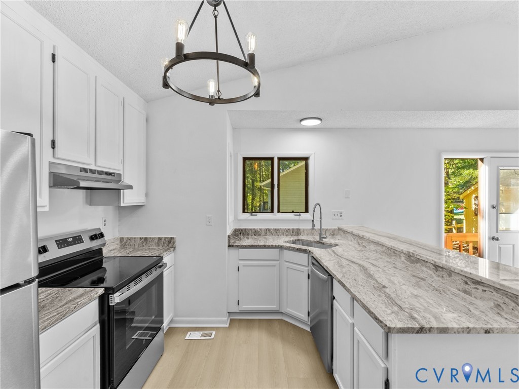 3100 Spreading Oak Road, Brandermill, Midlothian, VA 23112