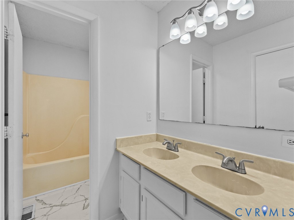 3100 Spreading Oak Road, Brandermill, Midlothian, VA 23112
