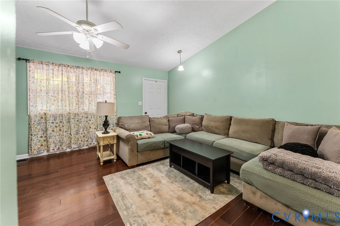 921 Jefferson Drive, Palmyra, VA 22963