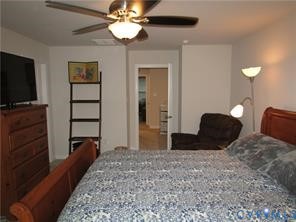 Ceiling-mounted multi-blade fan with central light fixture