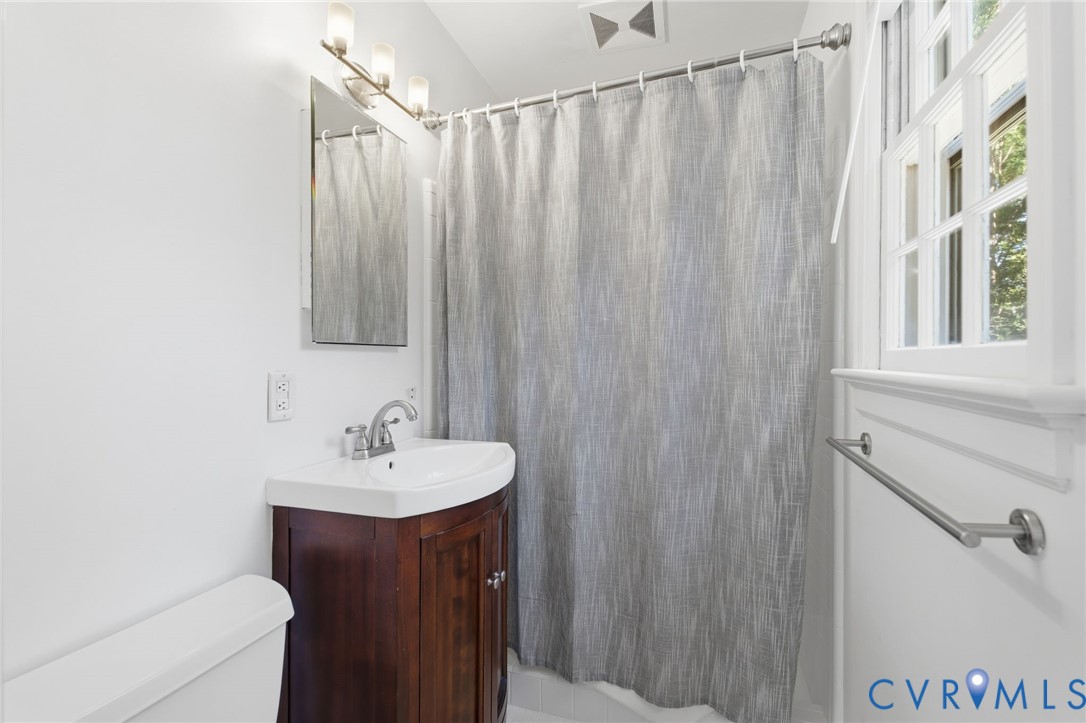 8302 University Place, Henrico, VA 23229