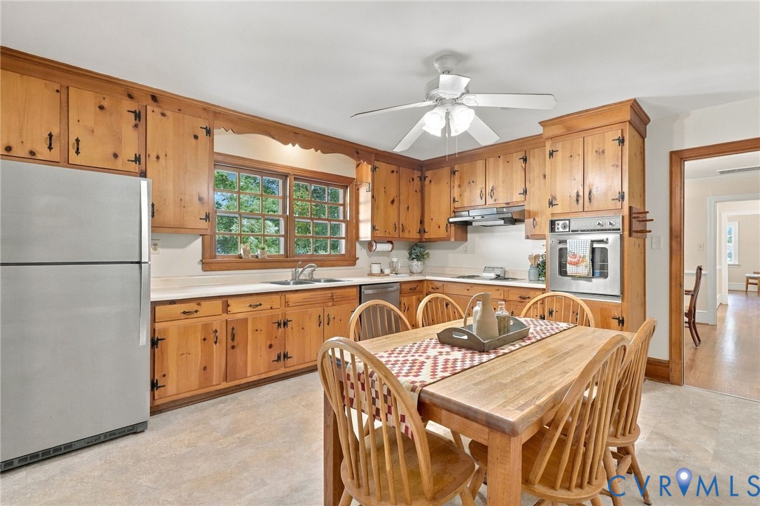 10995 Linderwood Drive, Forest Lake Hills, Mechanicsville, VA 23116