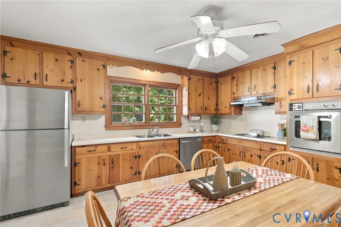 10995 Linderwood Drive, Forest Lake Hills, Mechanicsville, VA 23116