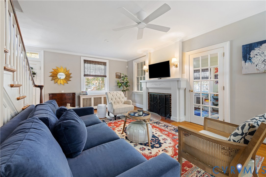view into the side sunroom
