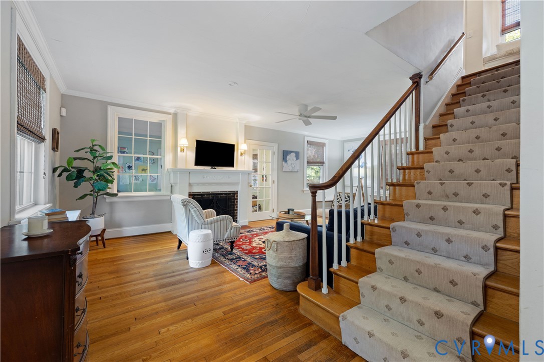 view of living room into the side sunroom