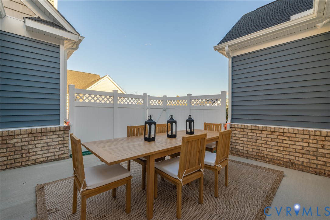 Photo from Boone Homes Gallery; photo of similar home, not home for sale; upgrades shown
