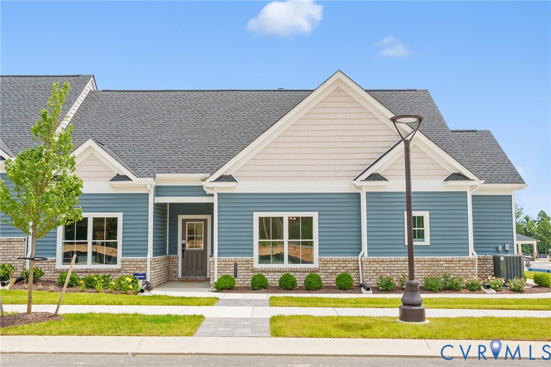 Photo from Boone Homes Gallery; photo of similar home, not home for sale; upgrades shown