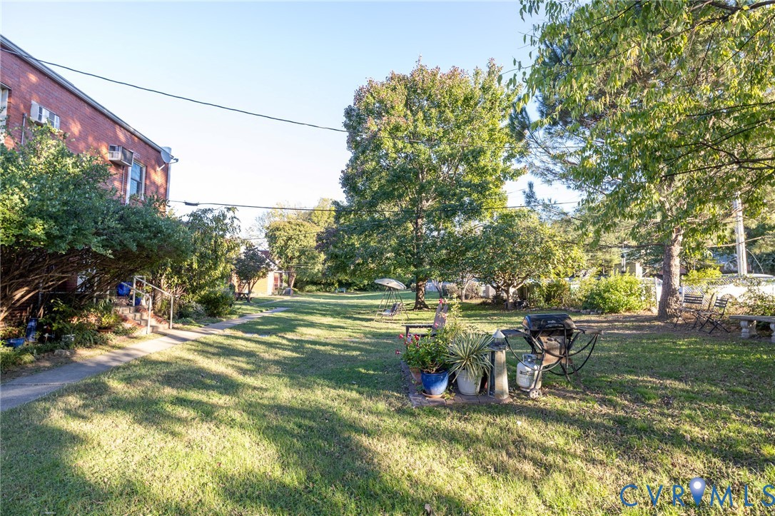 Shared Green Space, Off Street Parking to the right