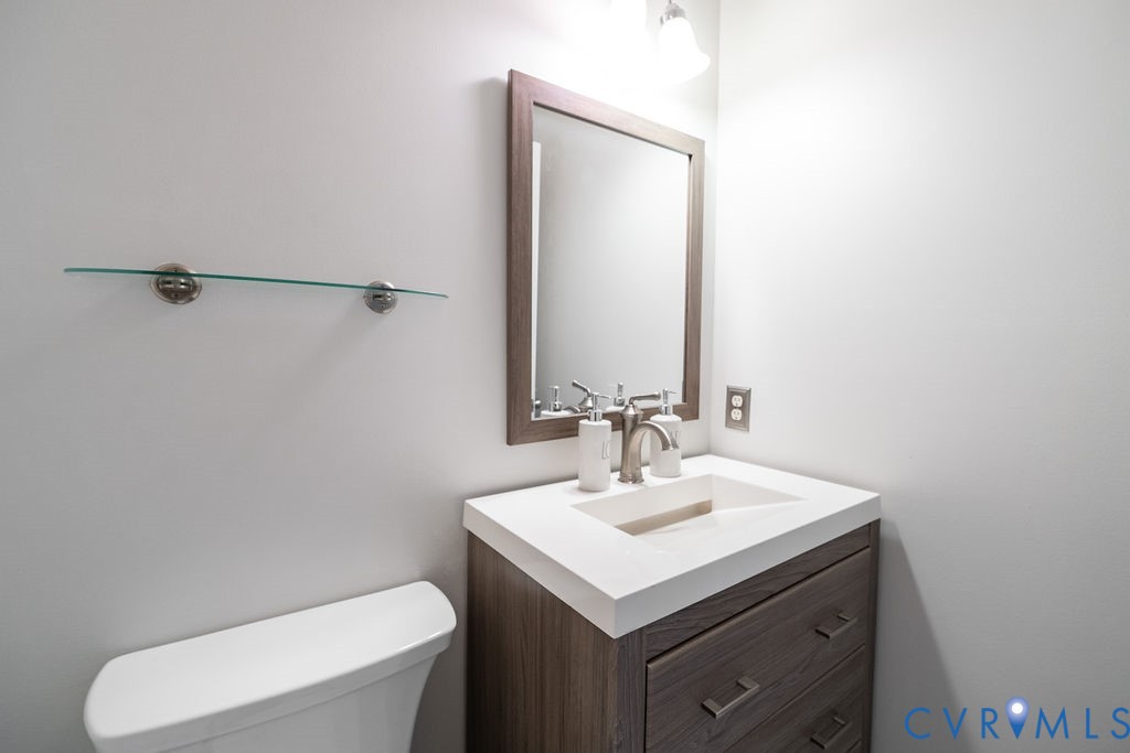 1/2 downstairs bathroom