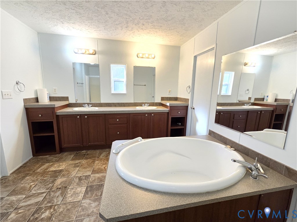 19 Sheppards Drive, Sheppards Land Subd, Farmville, VA 23901