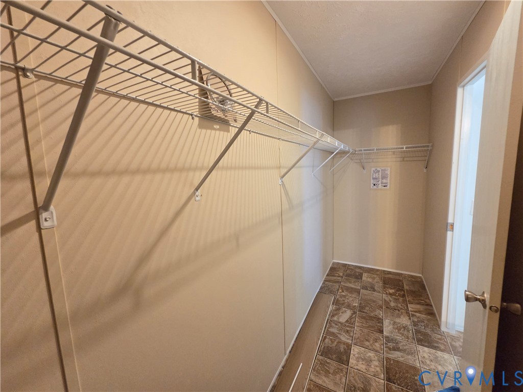 Walk in, Primary