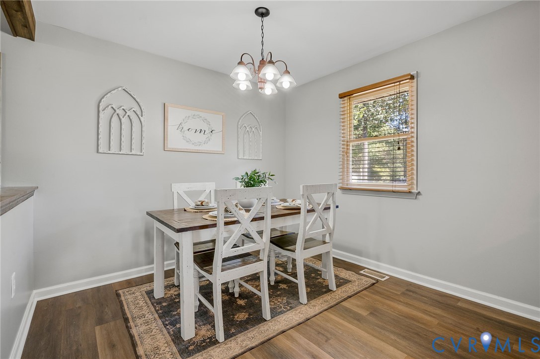 Dining Nook, tucked perfectly between the kitchen/garage & living room Dining Nook, tucked perfectly between the kitchen/garage & living room