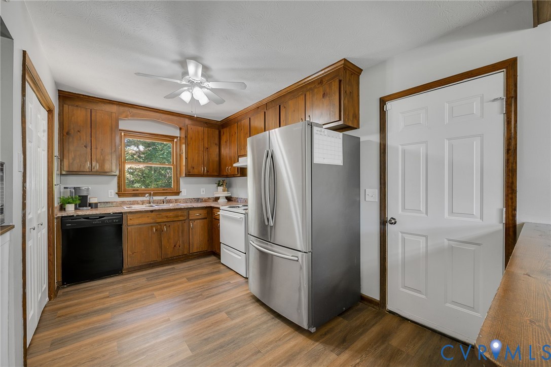 Pantry to the left, garage to the right. Pantry to the left, garage to the right.