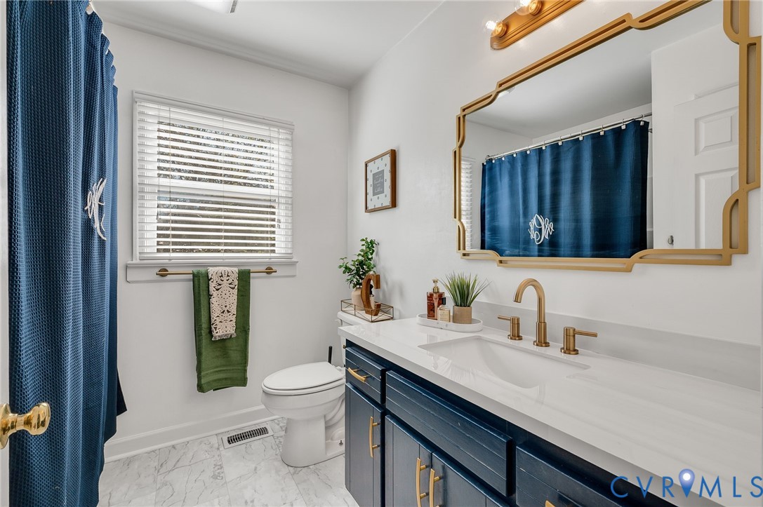 Full, updated bathroom!
