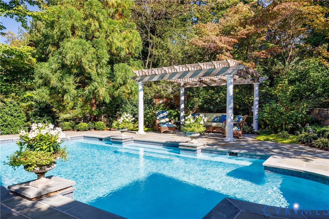 Pergola provides a seating area in the shade for those sunny summer days.