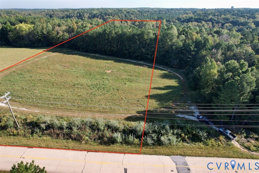 1059 W Entrance Road, Blackstone, VA 23824
