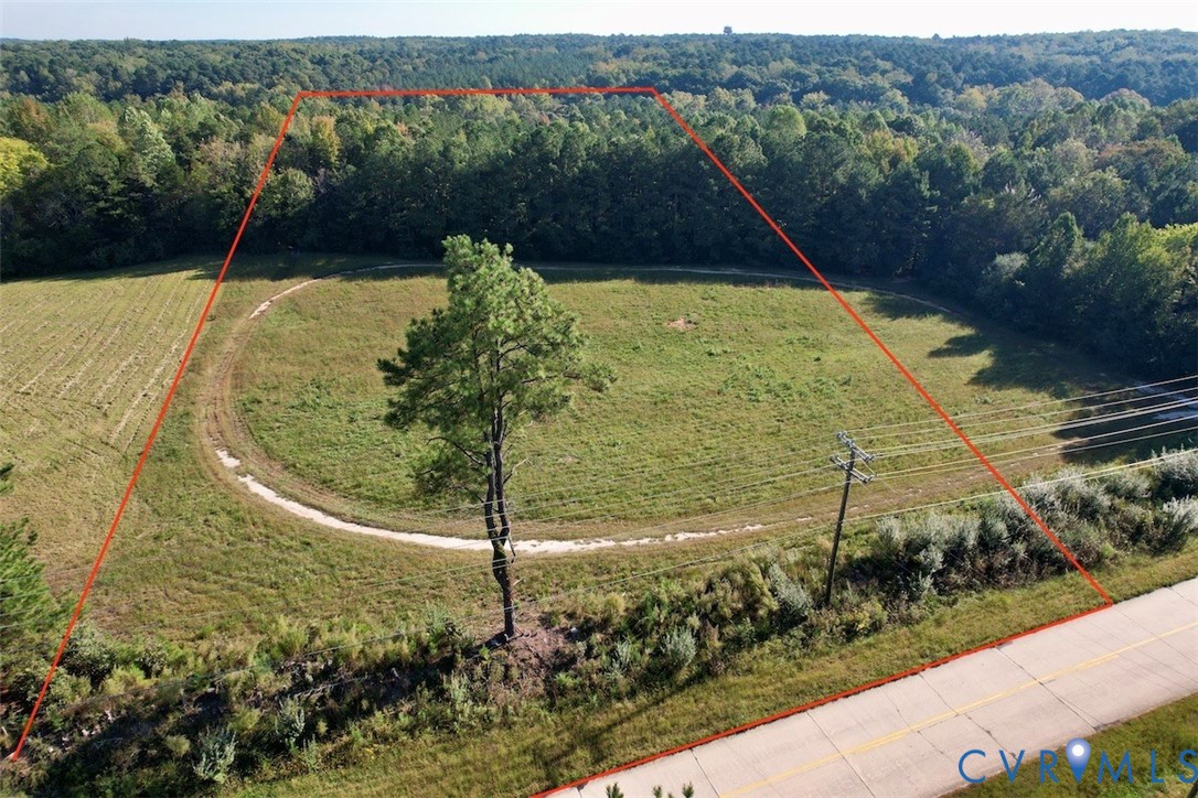 1059 W Entrance Road, Blackstone, VA 23824