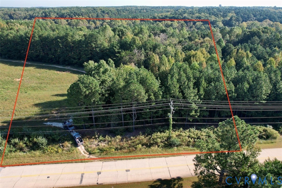 1079 W Entrance Road, Blackstone, VA 23824