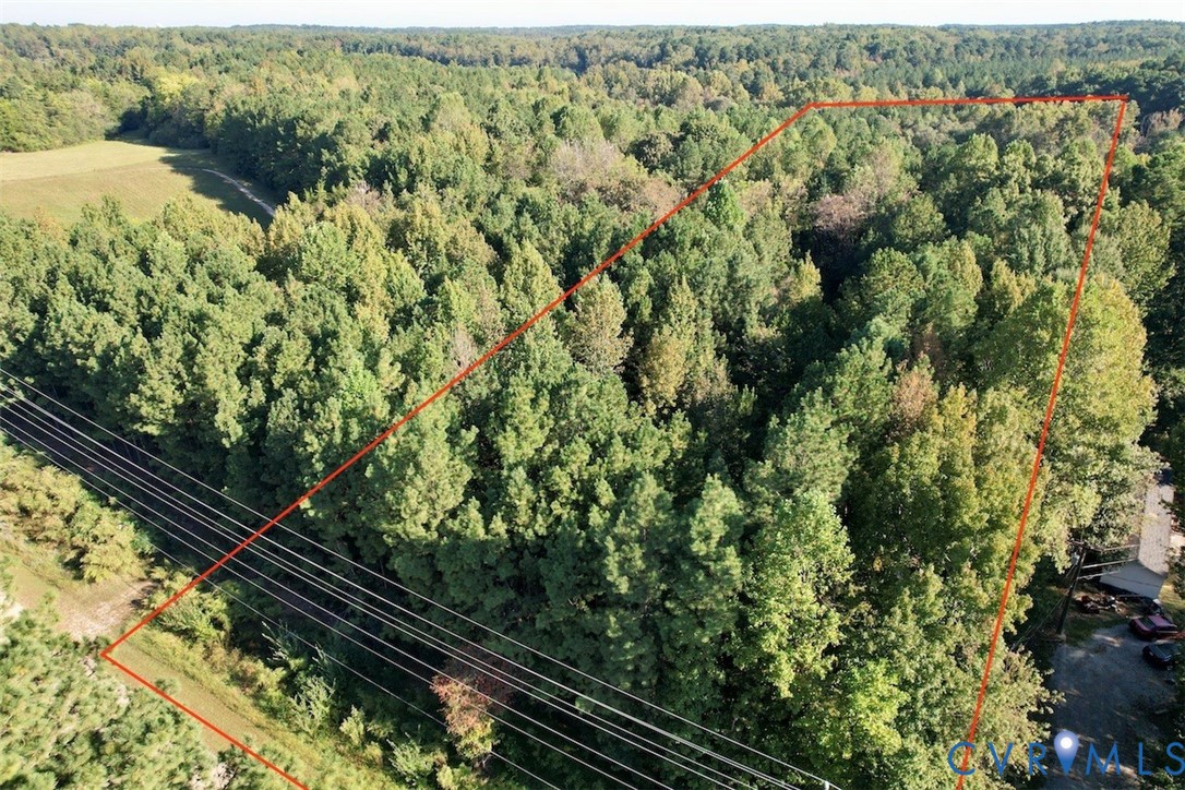 1109 W Entrance Road, Blackstone, VA 23824