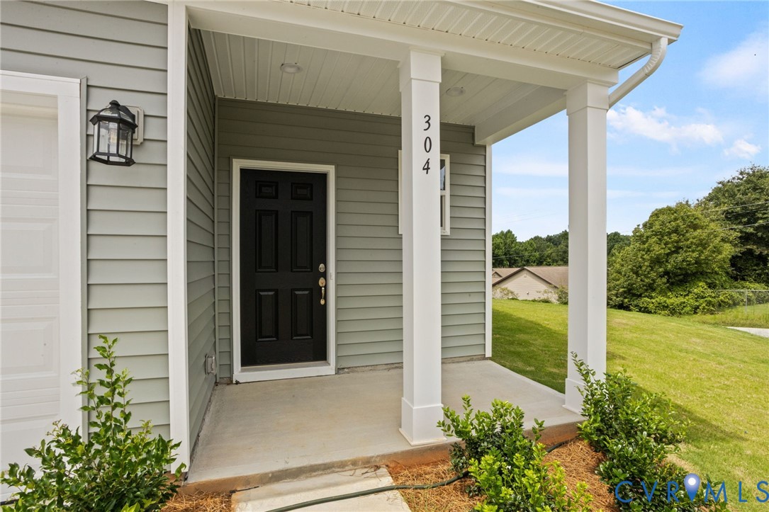 This home is TO BE BUILT. The photo represents the plan, not the actual home. Design selections may vary.
