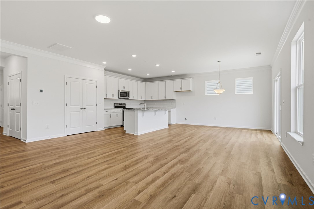 This home is TO BE BUILT. The photo represents the plan, not the actual home. Design selections may vary.