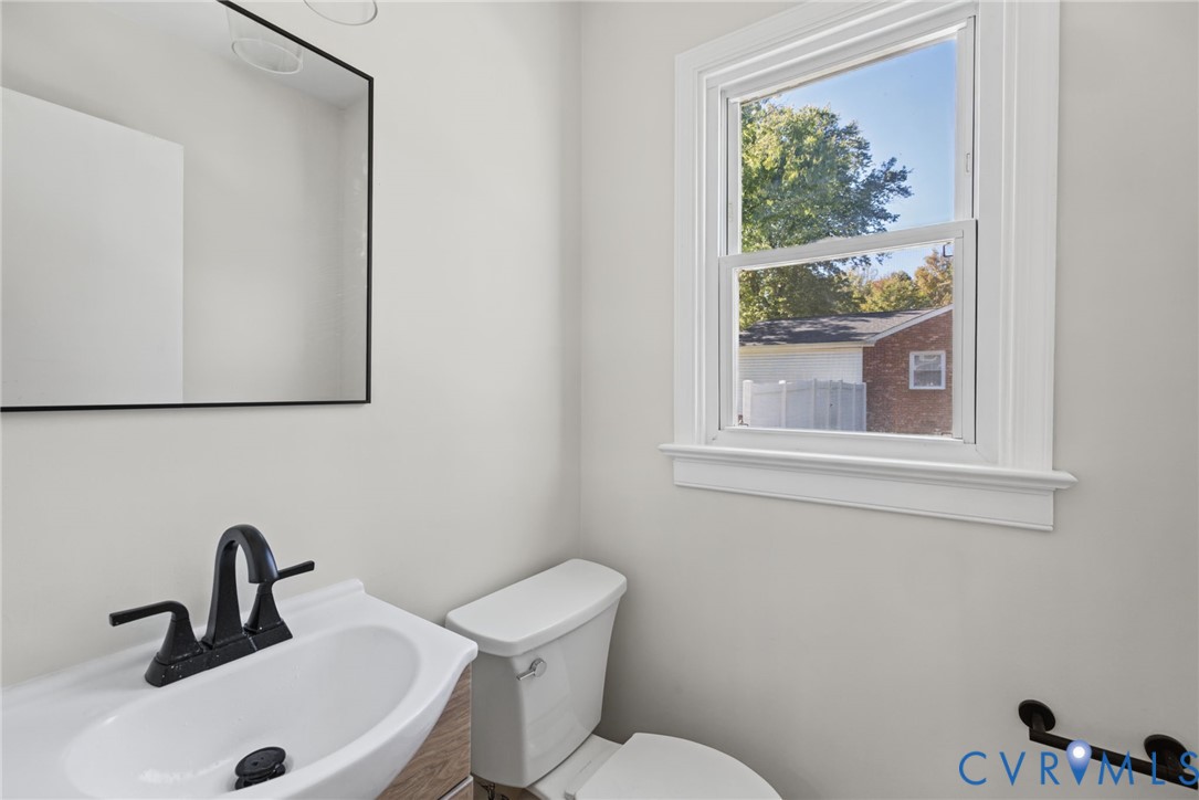 1/2 bath, renovated, new vanity, toilet