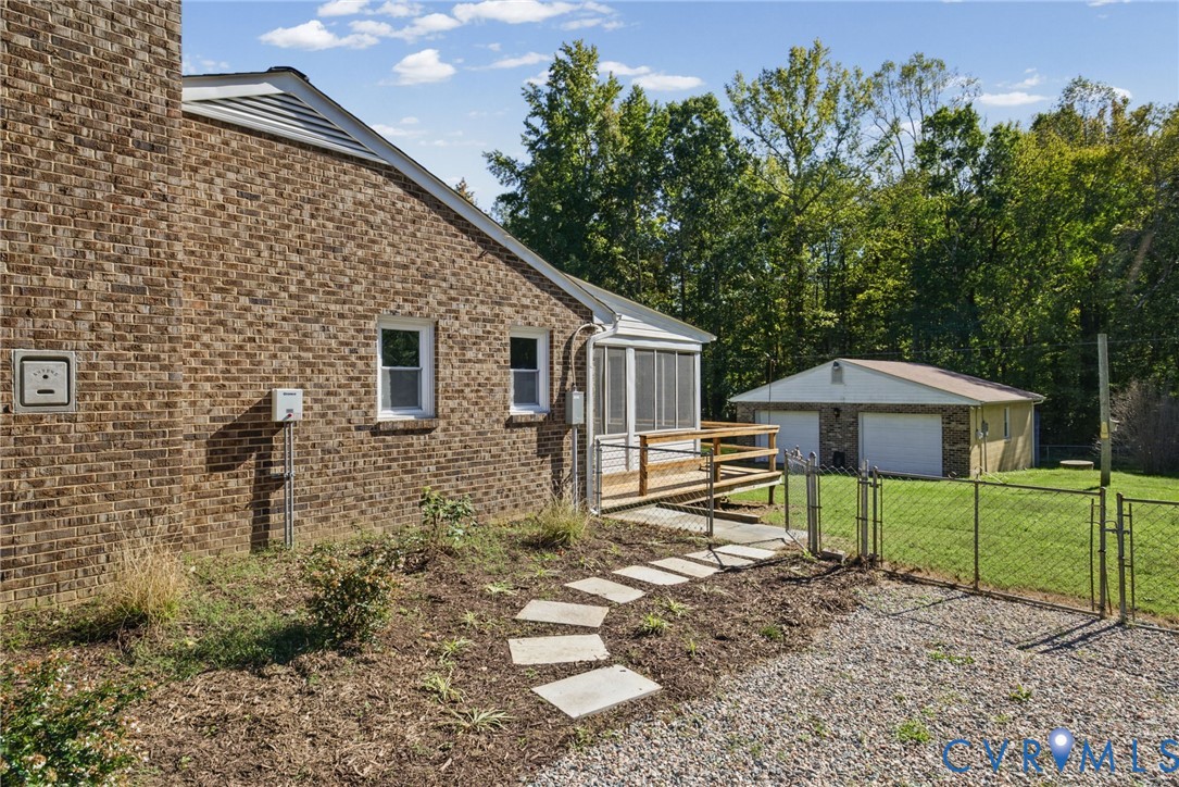 gate to back yard
