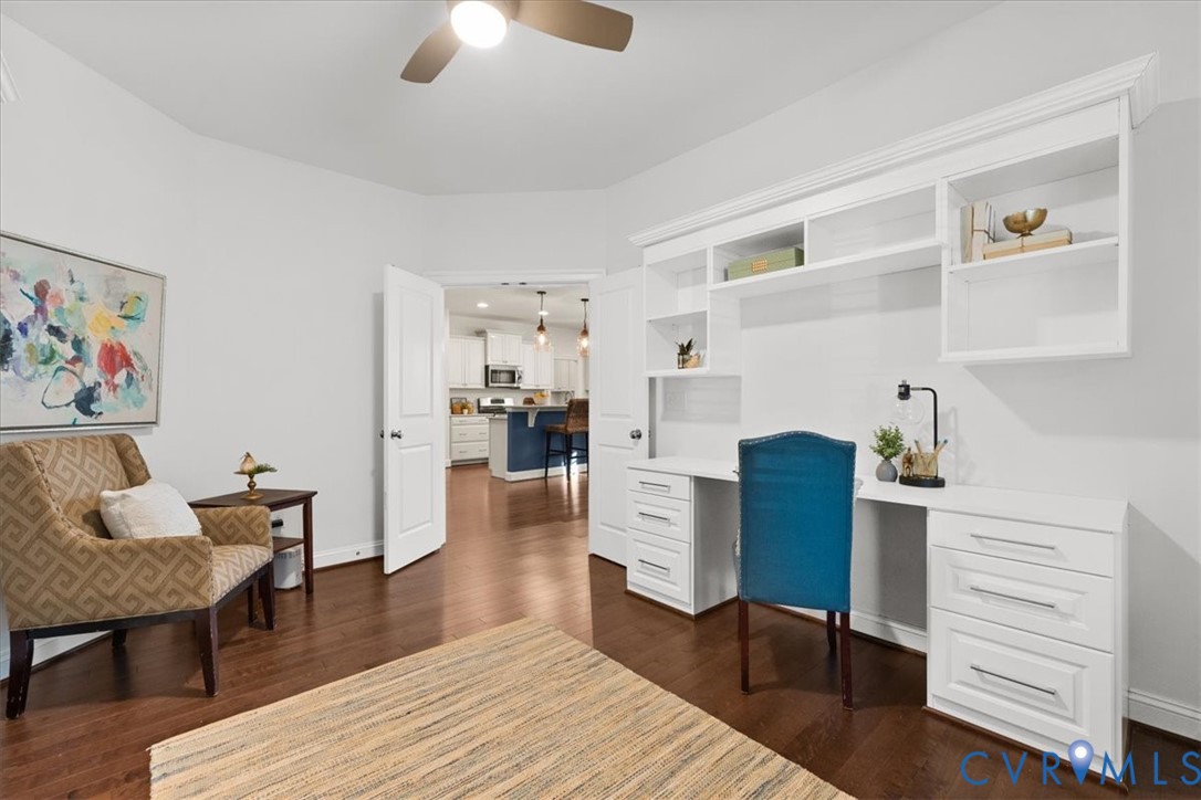 Murphy Bed,Ceiling Fan, Built in Desk and Cabinets