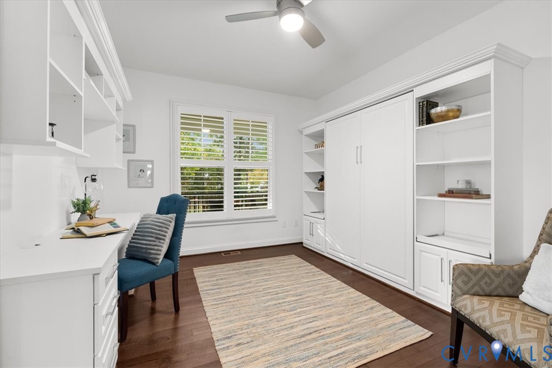 Murphy Bed,Ceiling Fan, Built in Desk and Cabinets