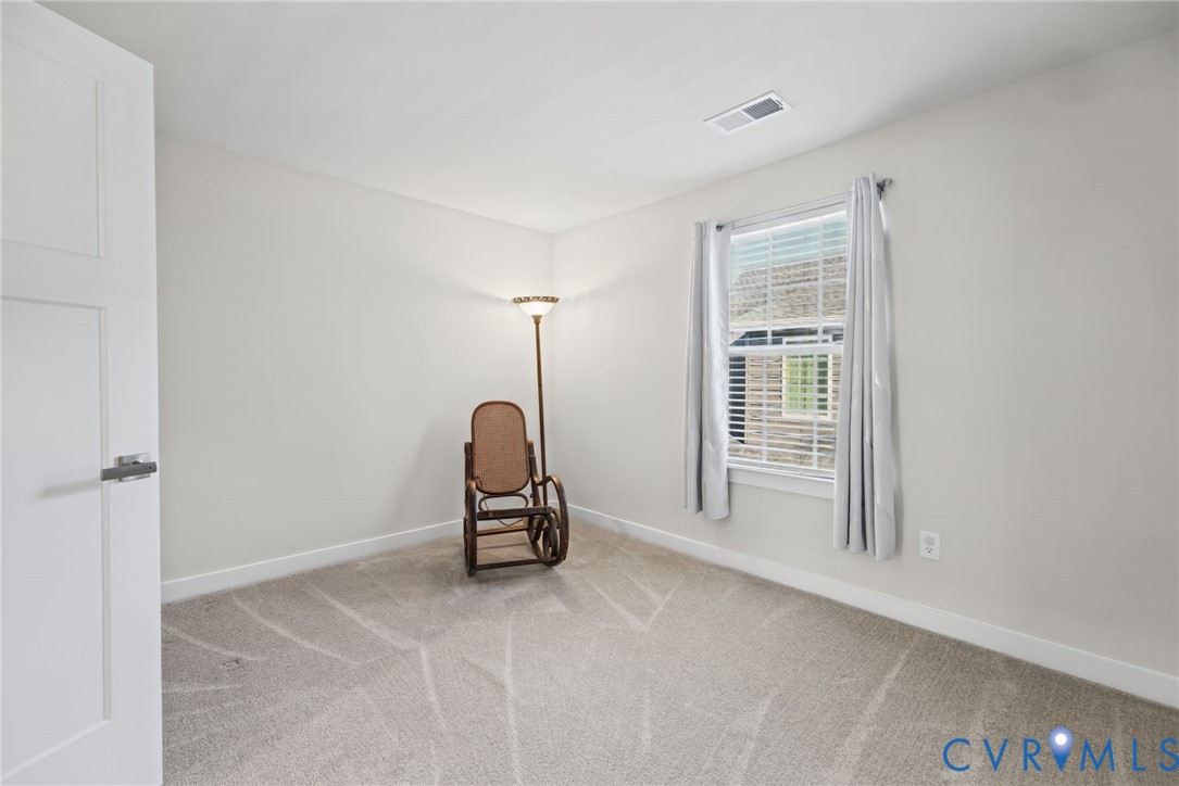 2nd floor bedroom, perfect for out-of-town guests.