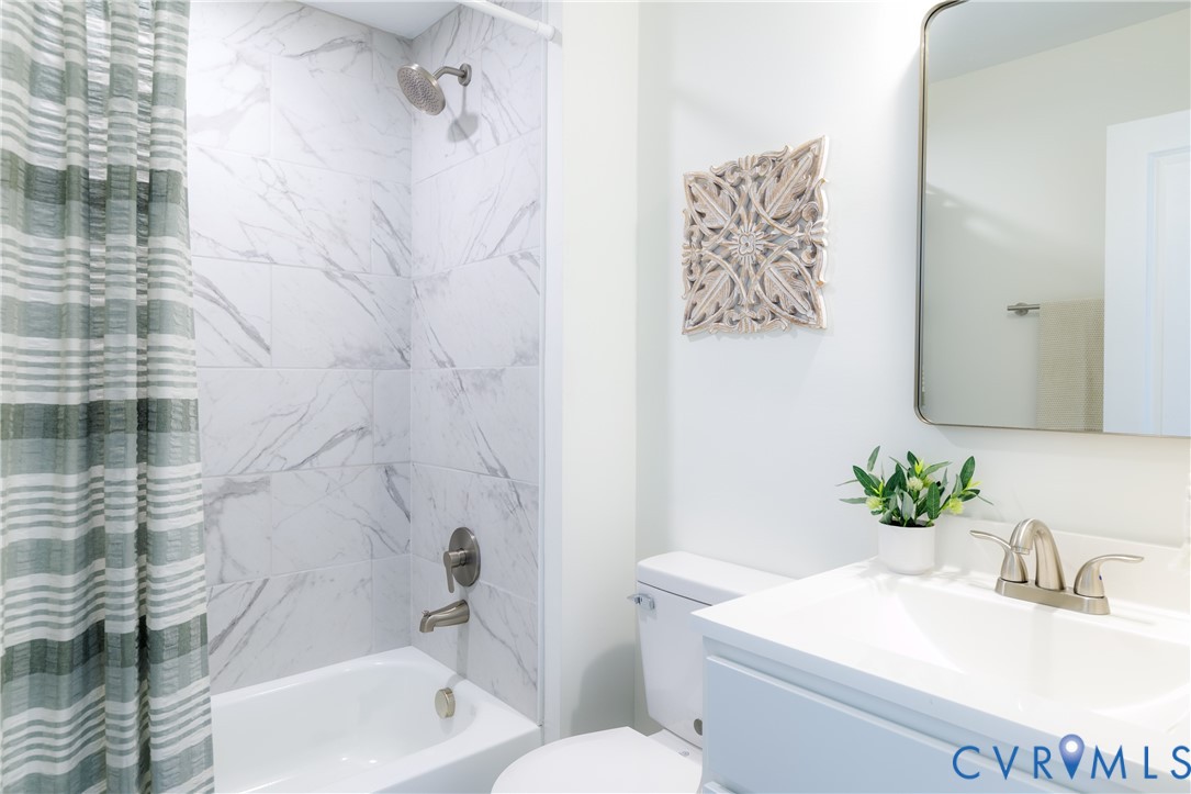 First floor full bath with tiled tub surround