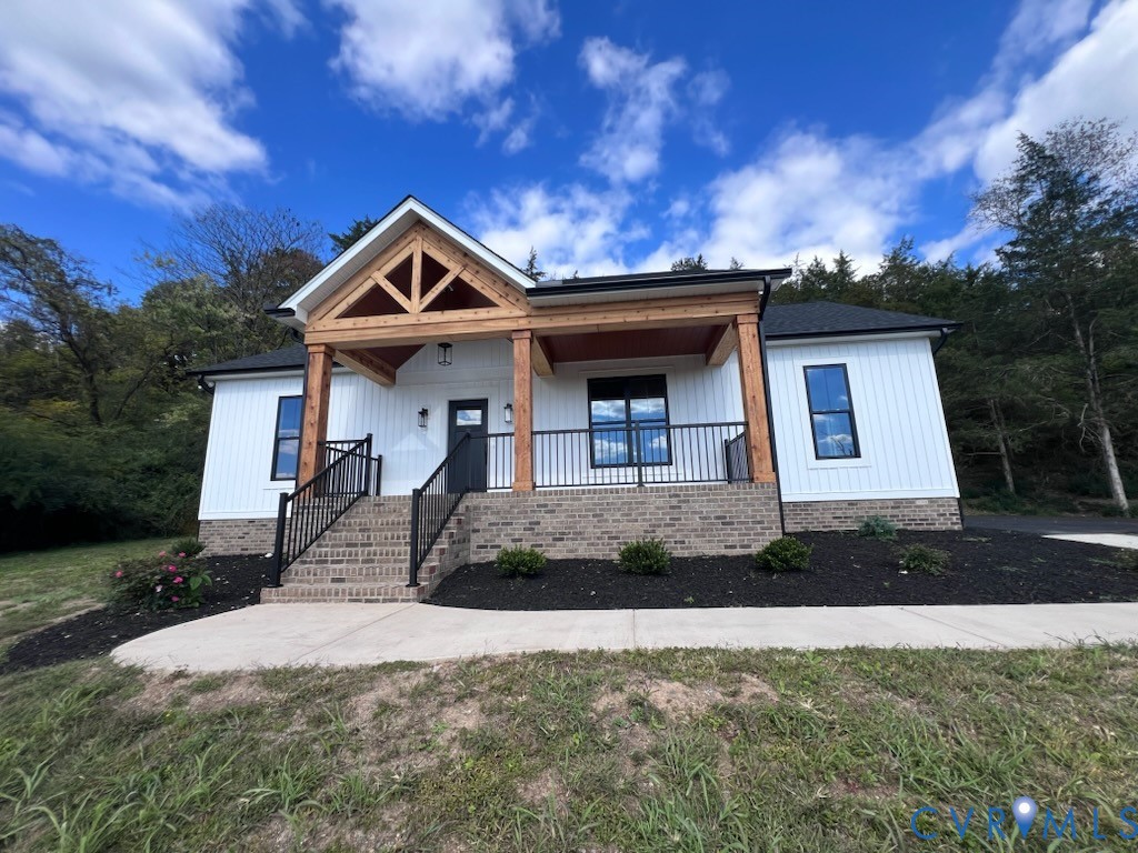 560 East Main Street, Scottsville, VA 24590