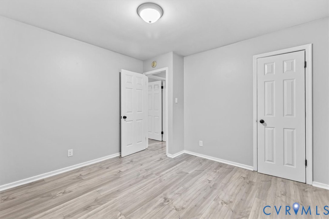 2nd bedroom w/closet 2nd bedroom w/closet