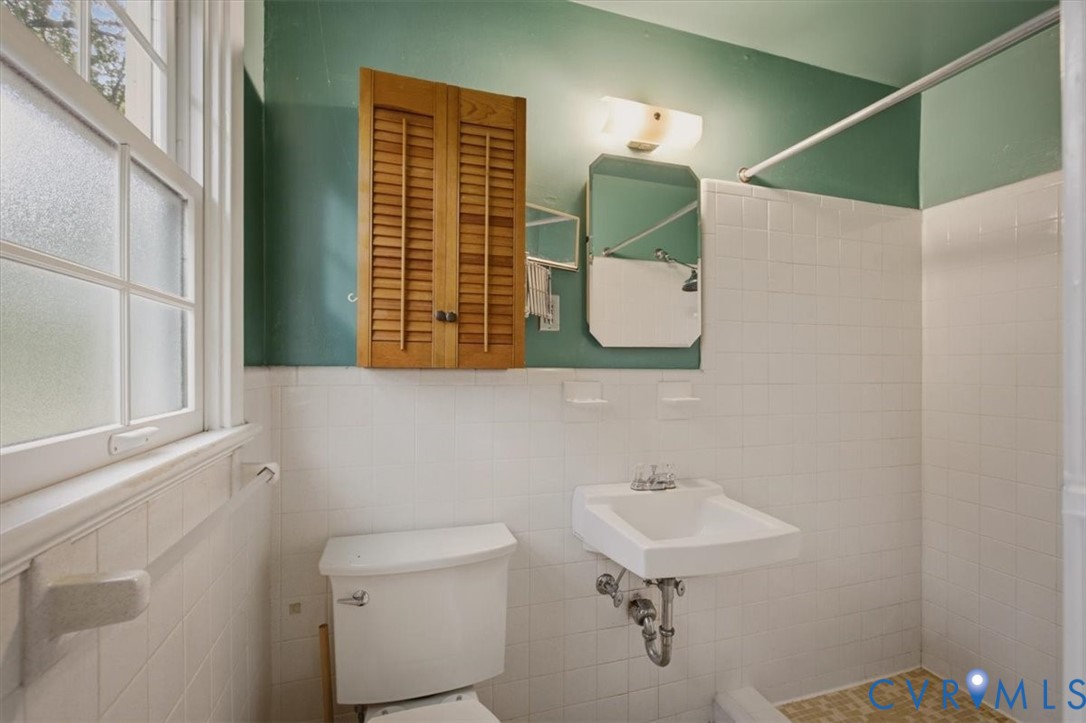 11016 Ashburn Road, North Chesterfield, VA 23235