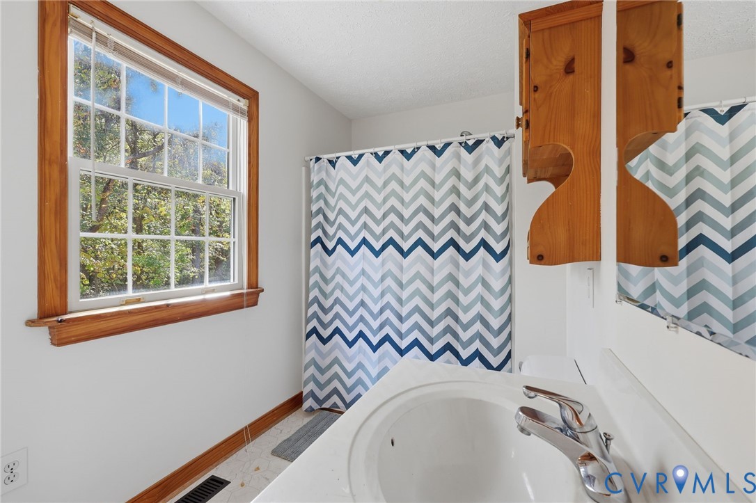 Full Hall Bath