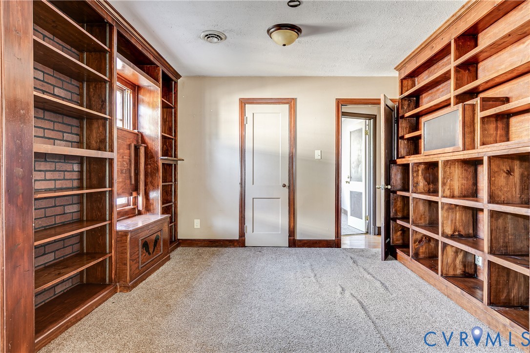 9 E Gray Street, Sandston, VA 23150