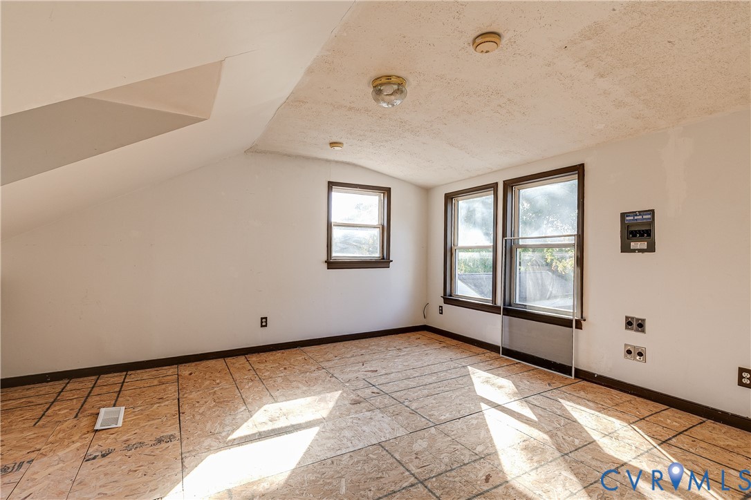 9 E Gray Street, Sandston, VA 23150
