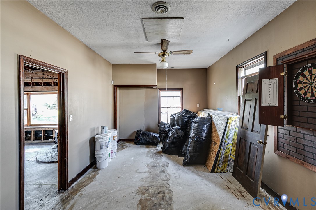 9 E Gray Street, Sandston, VA 23150