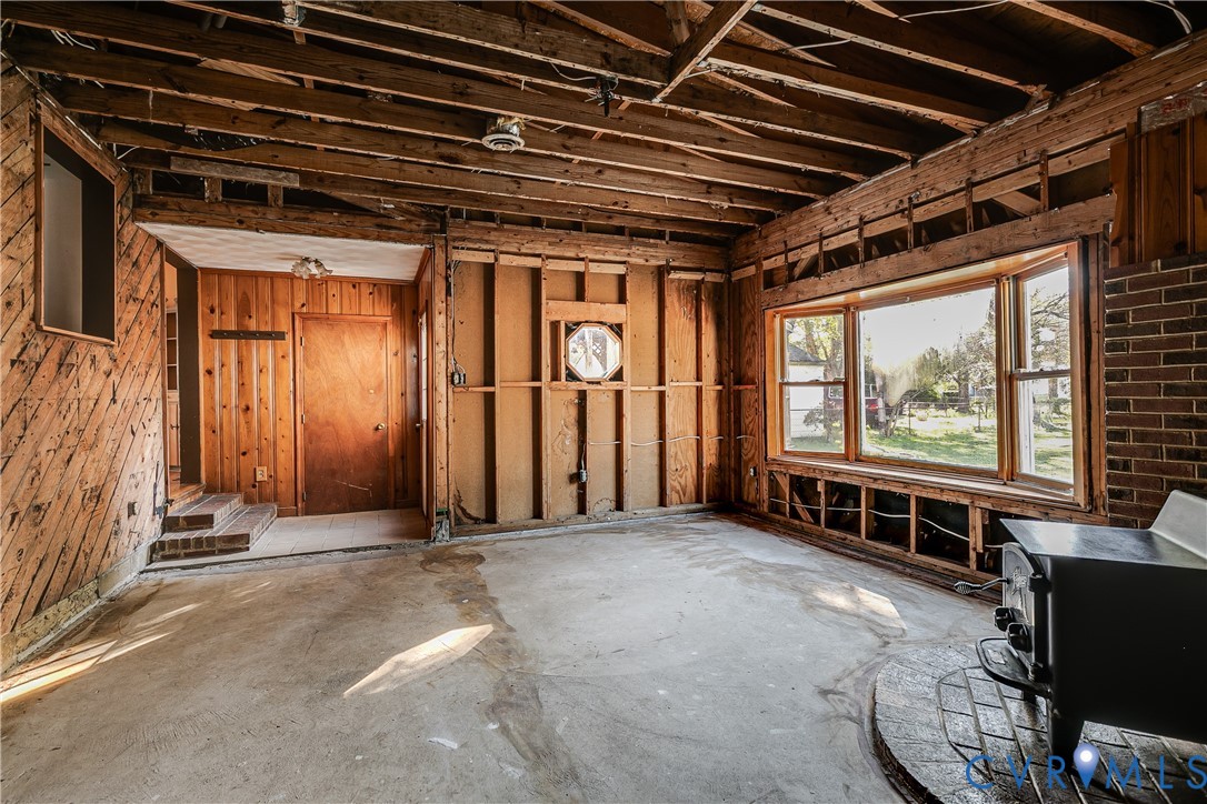 9 E Gray Street, Sandston, VA 23150