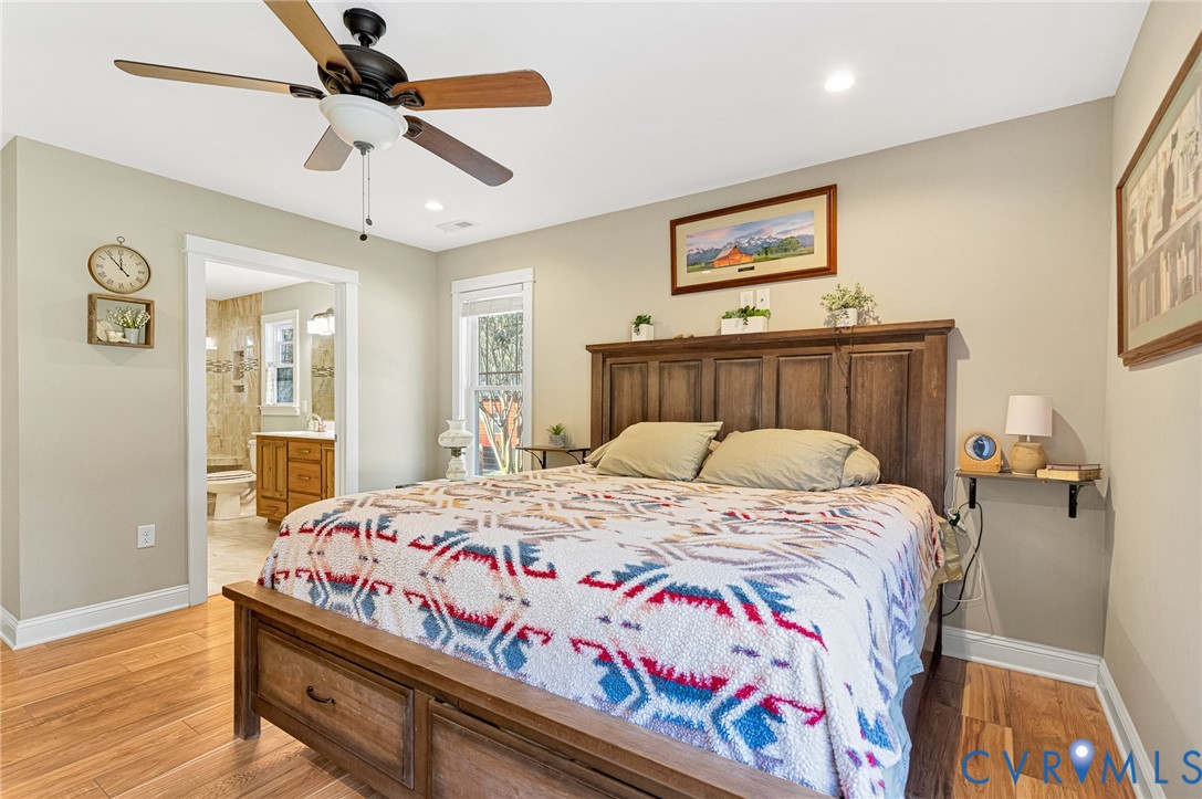 Wood-finish flooring, ceiling fan with integrated lighting, neutral wall palette, and recessed lighting