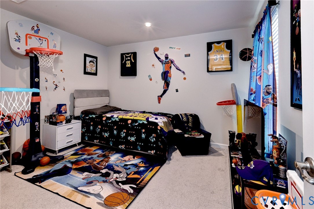 Neutral-toned walls, carpeted flooring, and recessed ceiling lighting