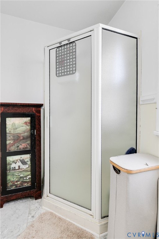 Enclosed shower with white frame and frosted glass panels