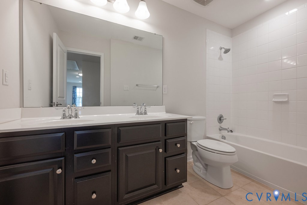Upstairs hall bath