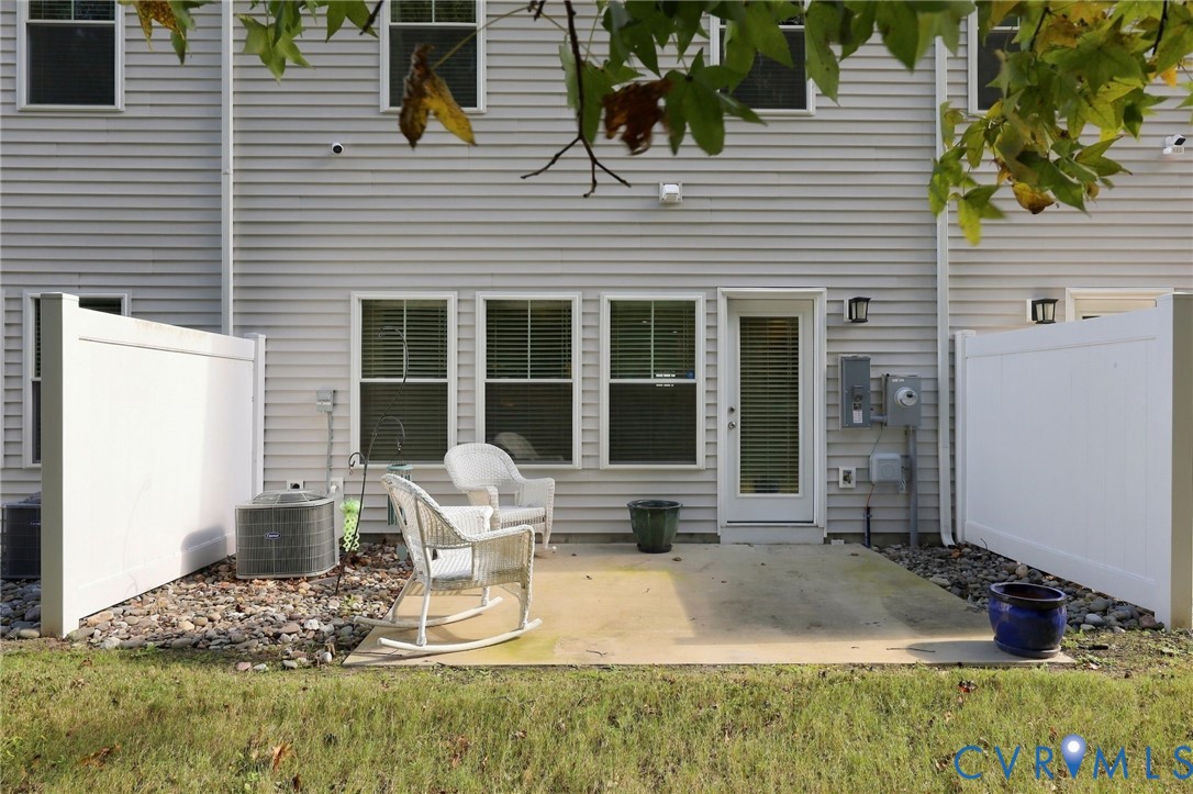 Back patio area, backs up to trees
