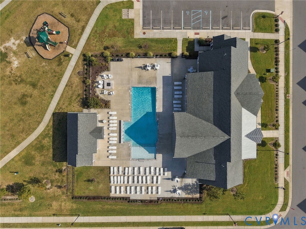 Clubhouse & Pool