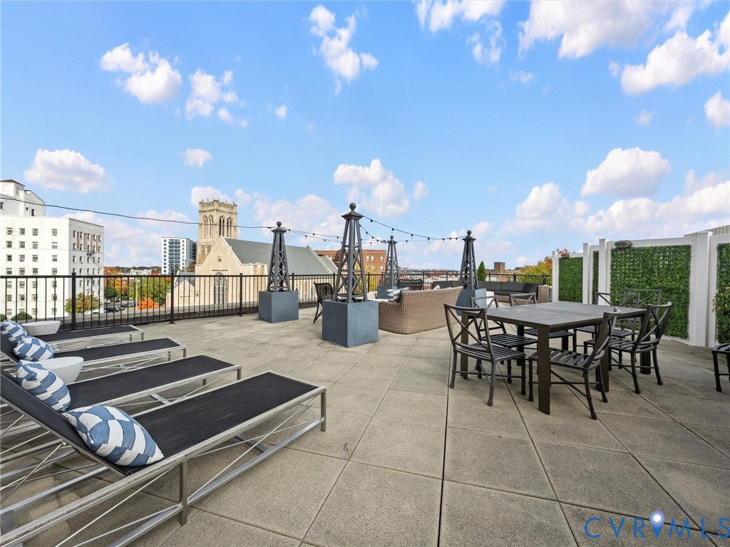 Community space: Rooftop terrace for use of the residents of One Monument Avenue.